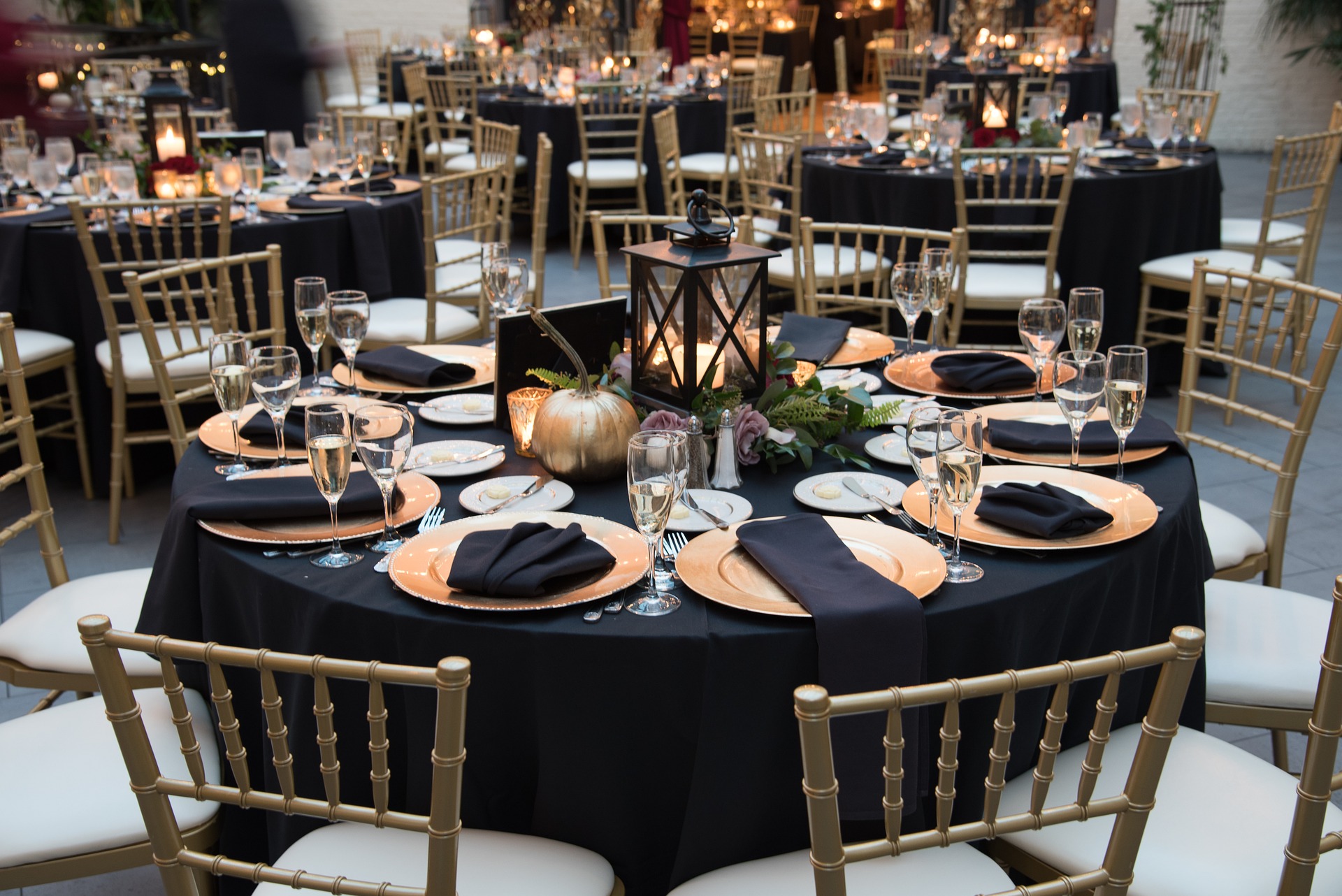 Round Table with Chiavari Chairs